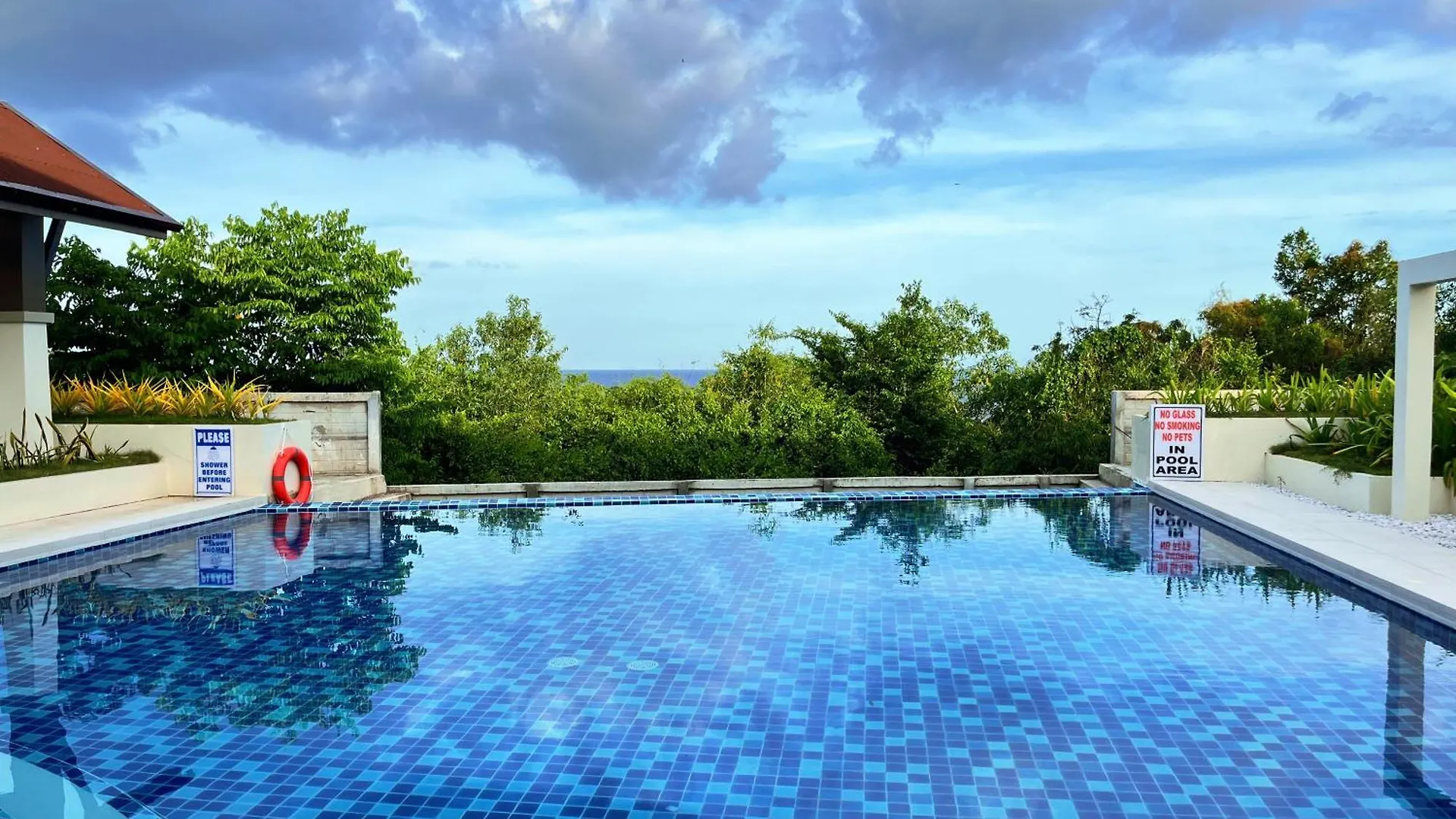 Panglao Luxury Sea View Condo, Pool, Cafe - Suite 820 Dauis Apartment