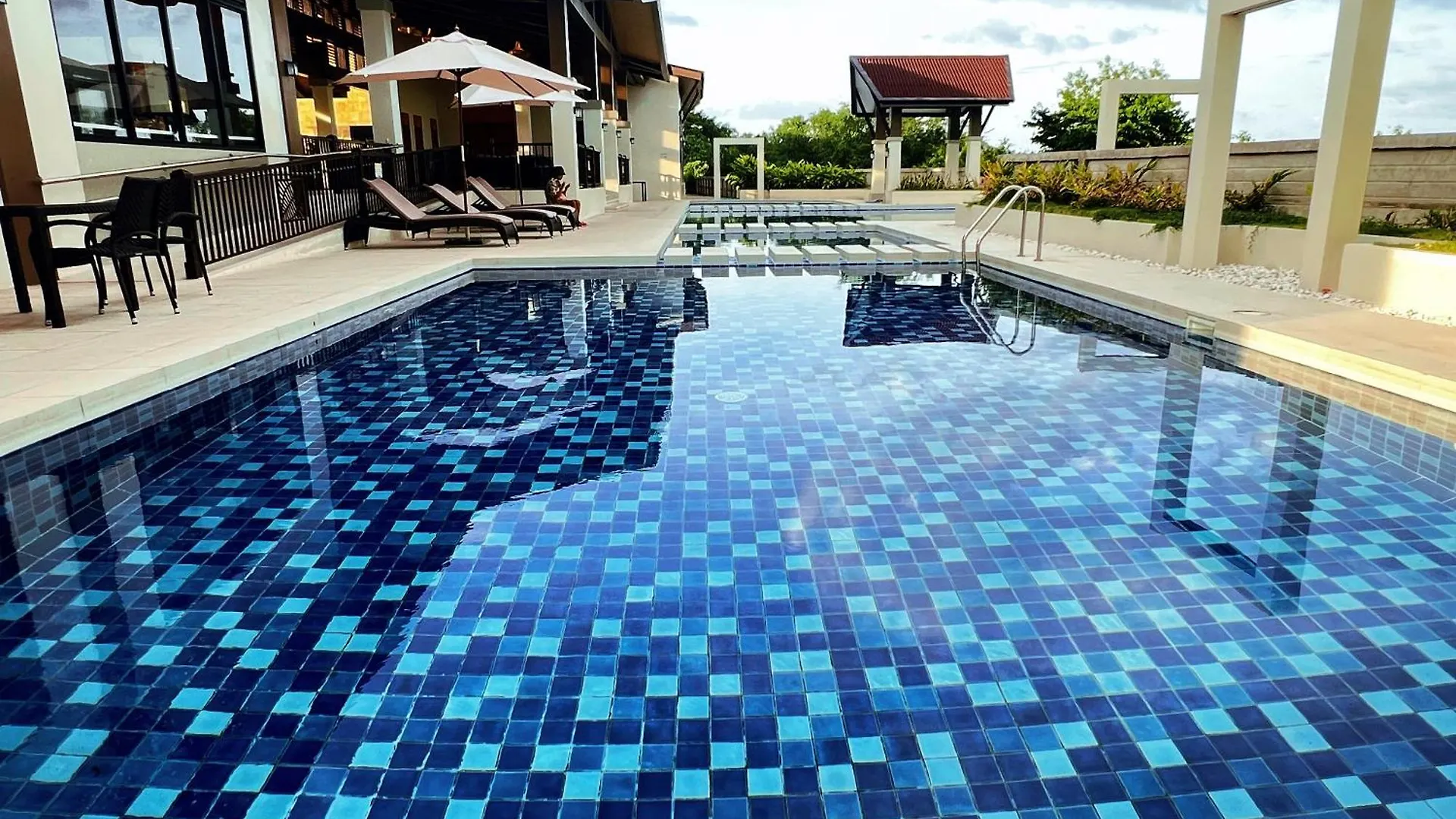 Panglao Luxury Sea View Condo, Pool, Cafe - Suite 820 Dauis