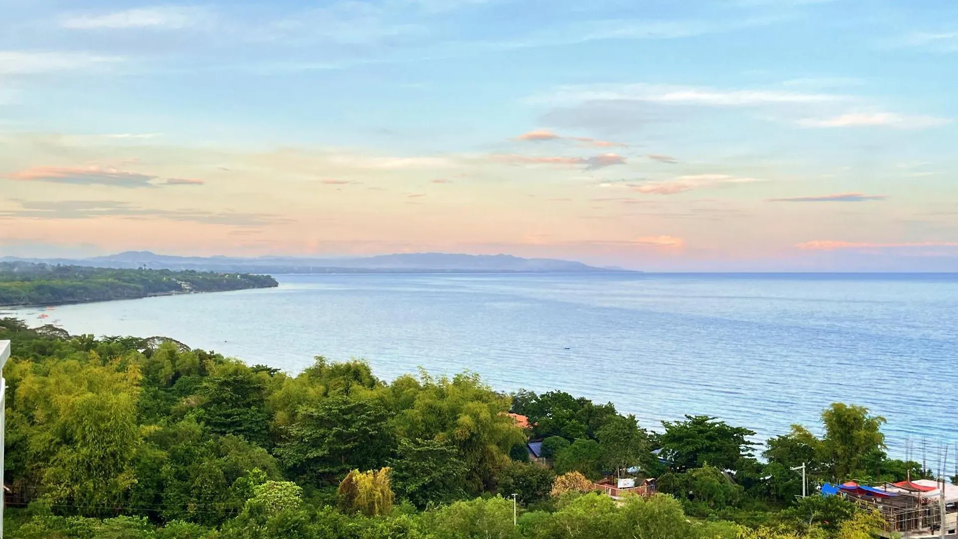 Panglao Luxury Sea View Condo, Pool, Cafe - Suite 820 Dauis Apartment