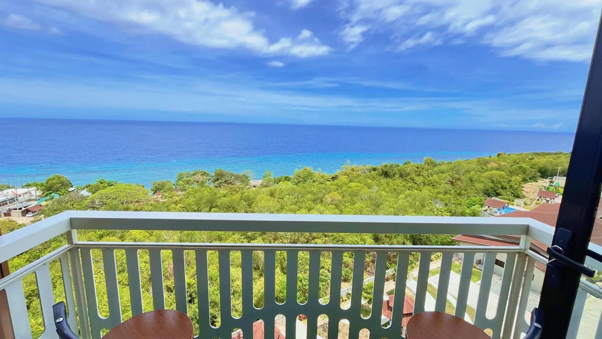 Panglao Luxury Sea View Condo, Pool, Cafe - Suite 820 Dauis
